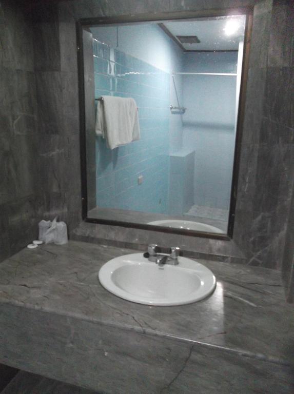 Tapee Hotel Surat Thani Quarto foto